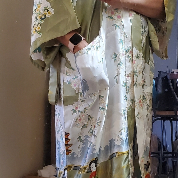 Lian Lin kimono robe with belt. - Picture 8 of 10